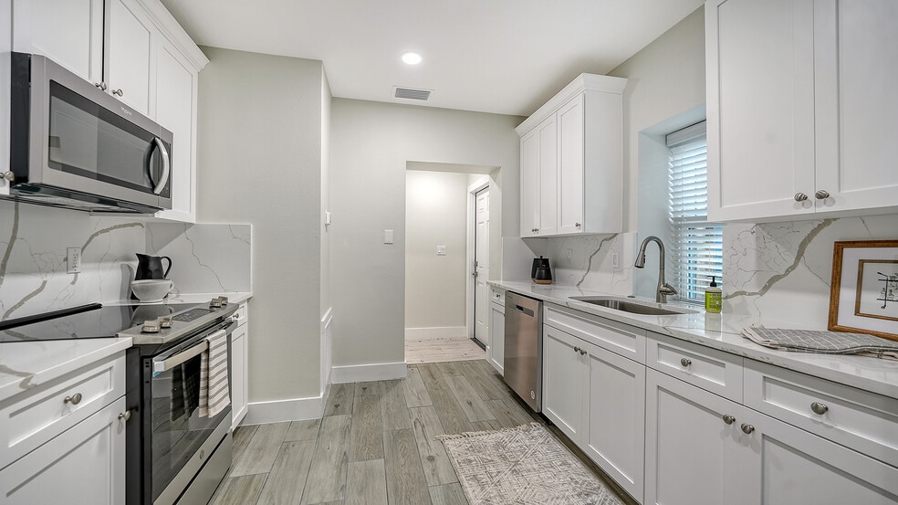 More Photos Of 1901 & 1905 Morrill St, Sarasota Apartments For Sale