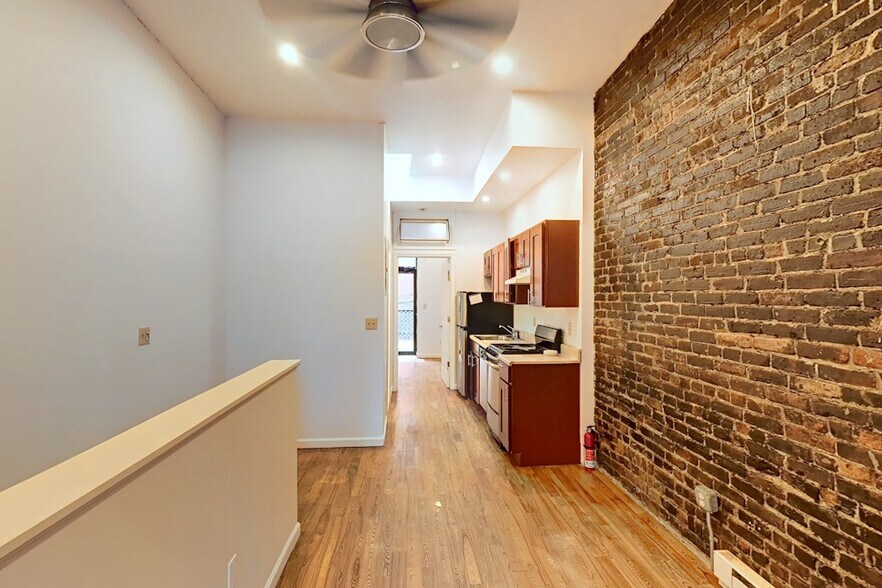 More Photos Of 1039A Fulton St, Brooklyn General Retail For Sale