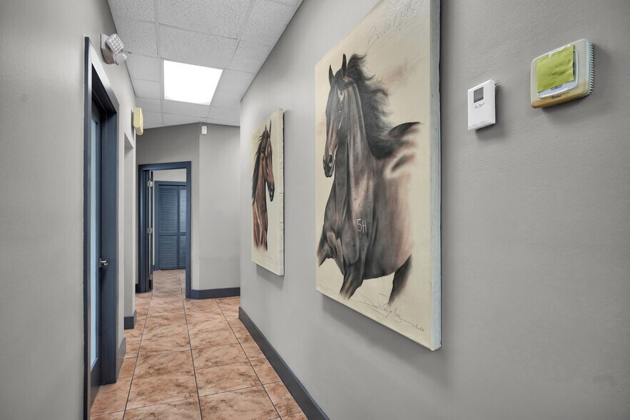 More Photos Of 8111-8119 NW 33rd St, Miami Warehouse For Sale