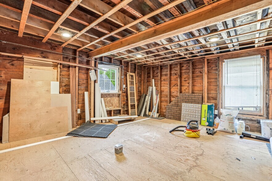 More Photos Of 1 Old Manchester Rd, Raymond Multifamily For Sale