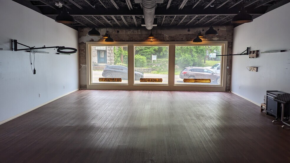 More Photos Of 114 N Main St, Goodlettsville Storefront Retail Office For Sale