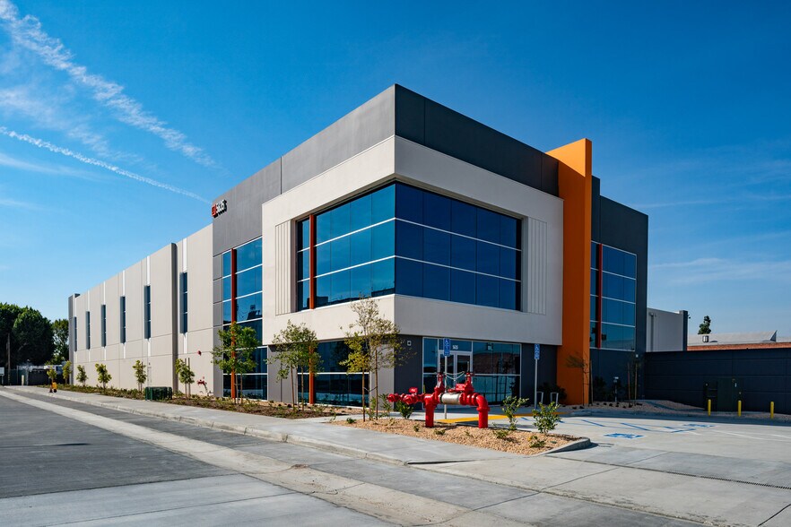 Primary Photo Of 5637 E 61st St, Commerce Unknown For Lease