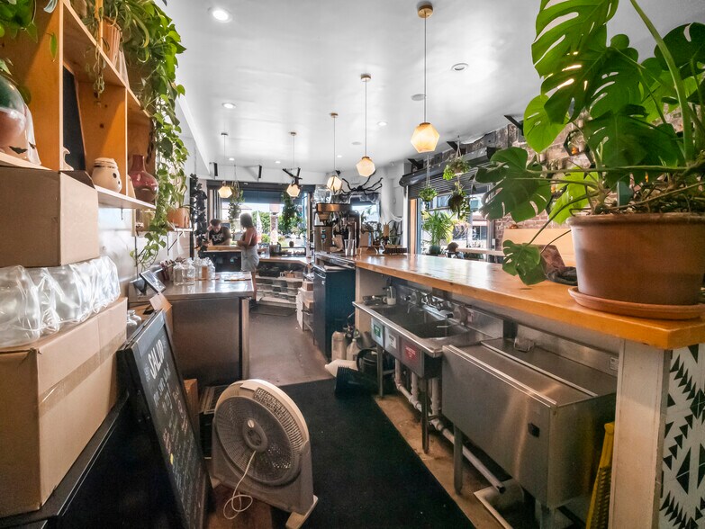 More Photos Of 1944 E 4th St, Long Beach Storefront Retail Residential For Sale