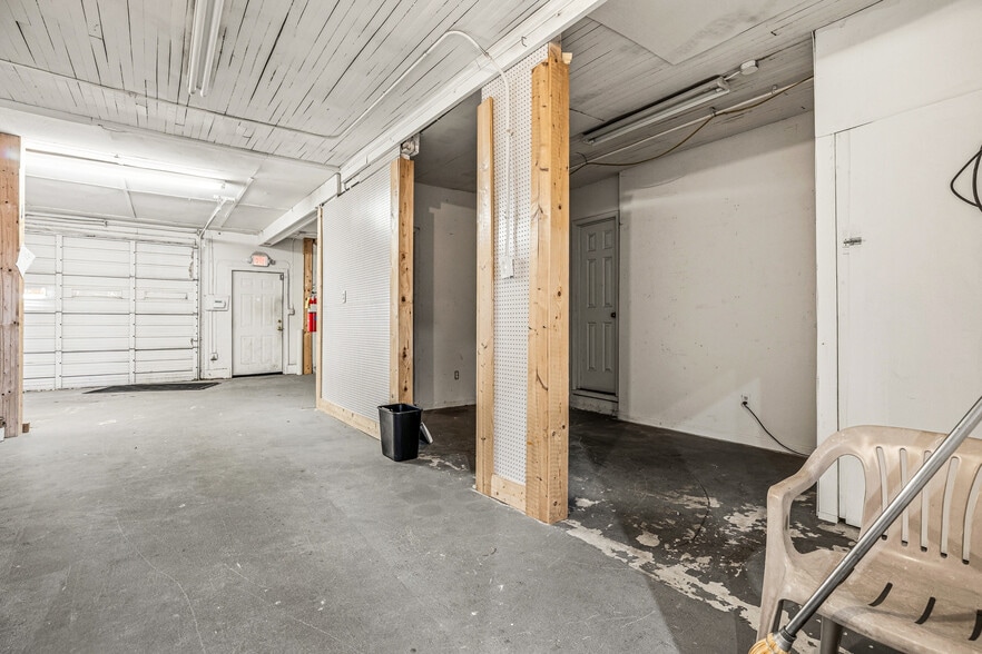 More Photos Of 410 Grayson Pky, Grayson Storefront For Sale