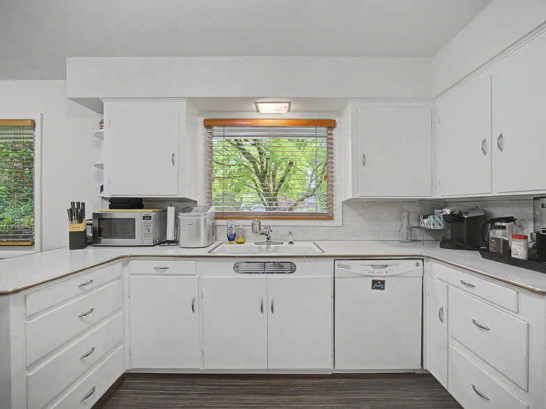 More Photos Of 10423 SE 23RD Ave, Portland Medical For Sale