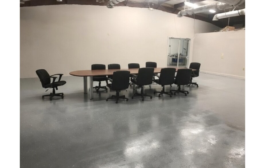 More Photos Of 7 Amy Elsey Dr, Charleston Light Distribution For Lease