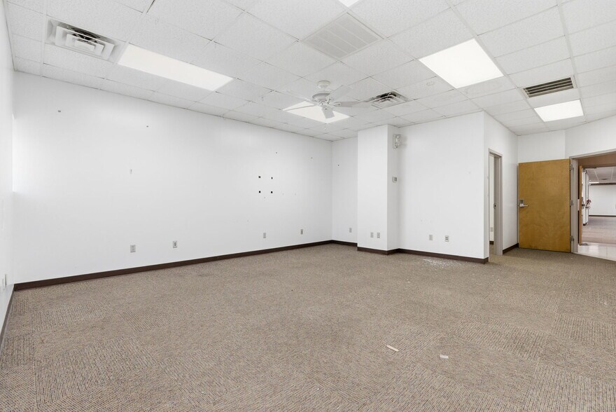 More Photos Of 1612 N Osteopathy, Kirksville Office For Sale