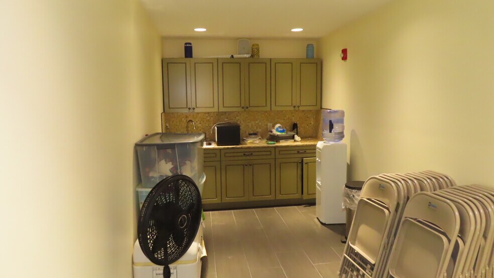 More Photos Of 108 Grant Ave, Plainfield Light Distribution For Lease