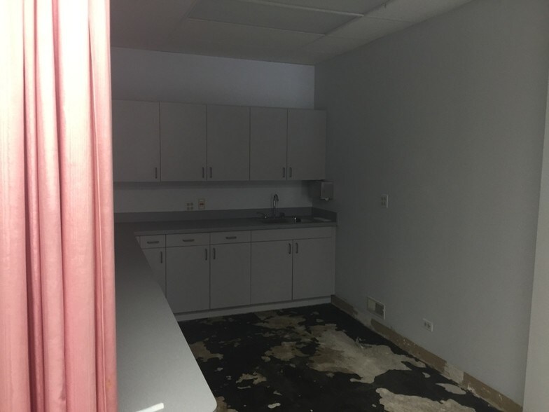 More Photos Of 4949 Euclid Ave, Palatine Medical For Lease