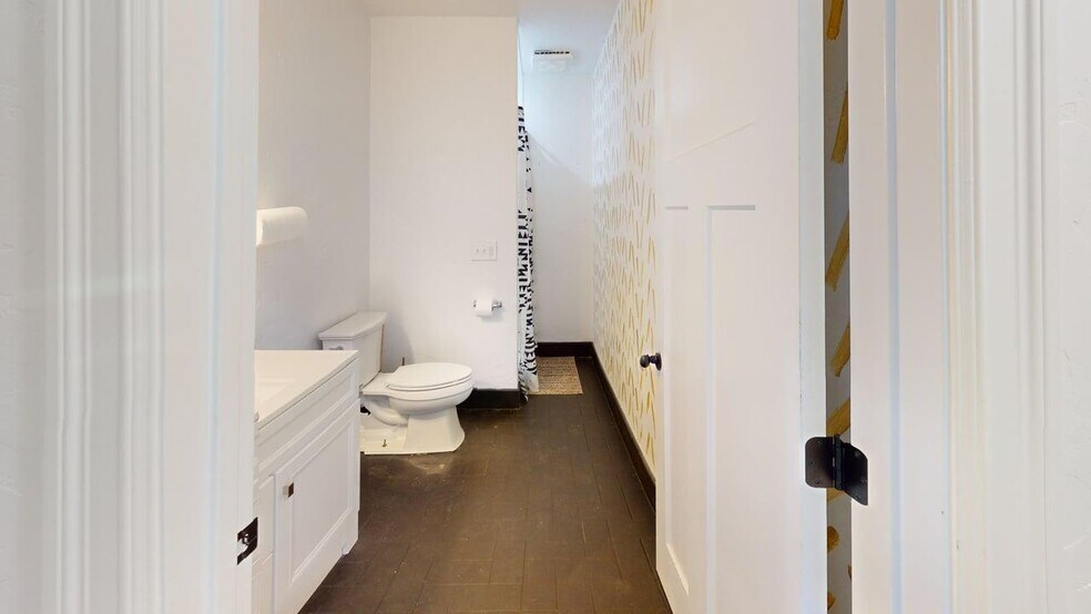 More Photos Of 828 1/2 6th St, Clarkston Storefront Retail Office For Sale