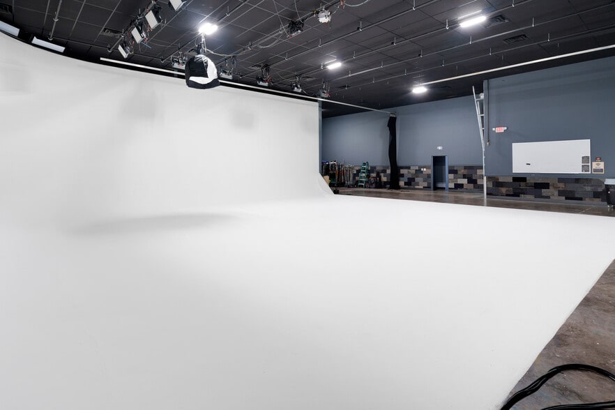 More Photos Of 10005-10007 Bunsen Way, Louisville Warehouse For Sale