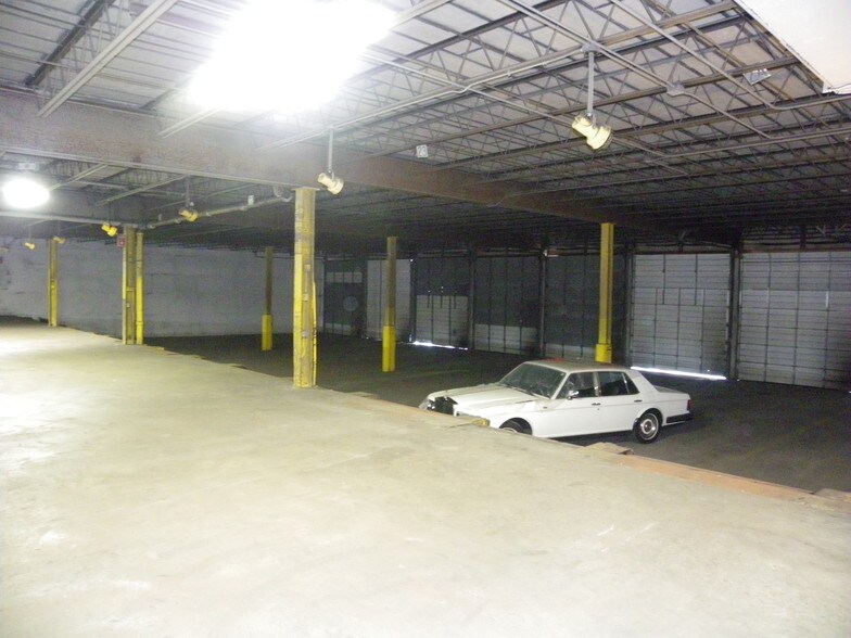 More Photos Of 1431 Bedford St, Abington Truck Terminal For Lease
