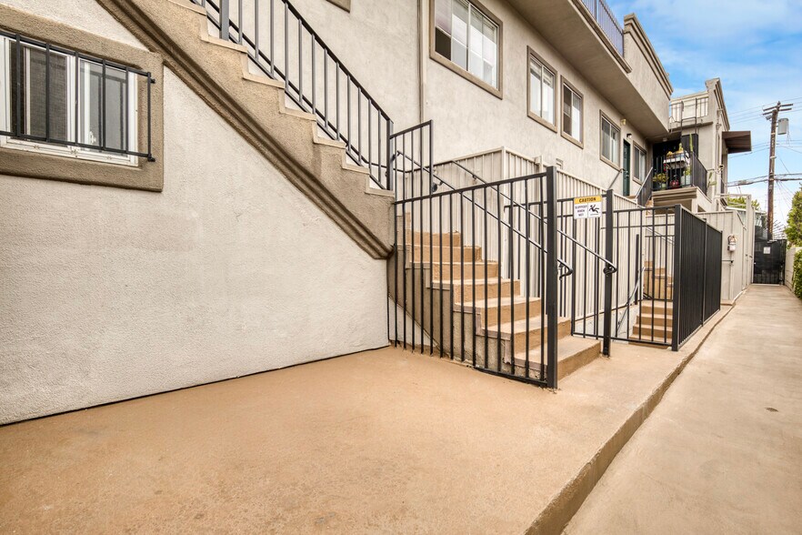 More Photos Of 1837 18th St, Santa Monica Apartments For Sale