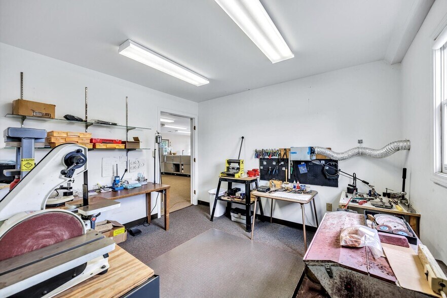 More Photos Of 28 Main St, Dennis Port Freestanding For Sale