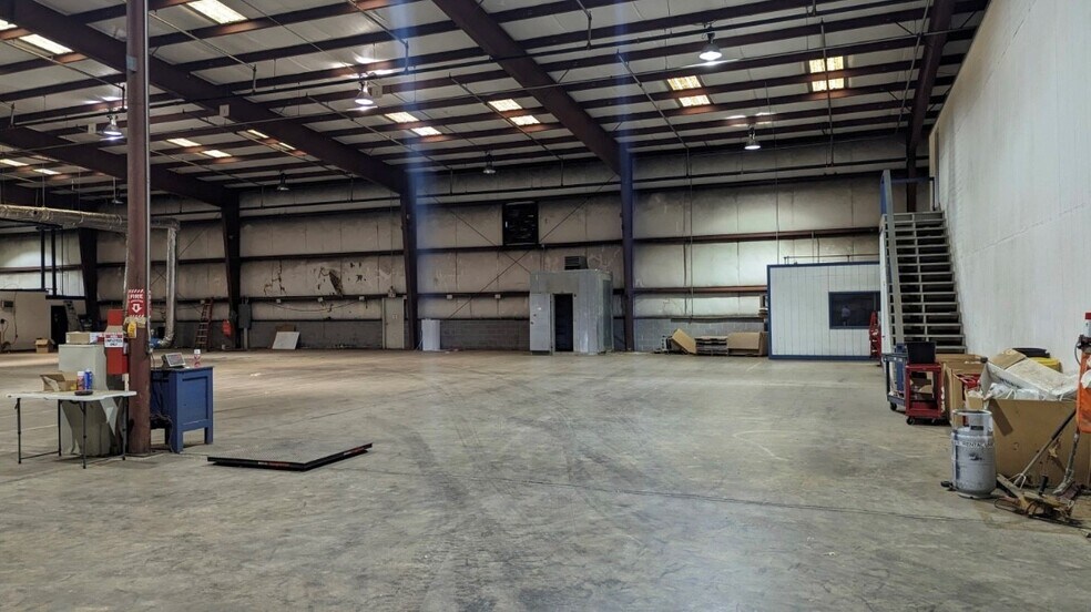 More Photos Of 1400 Montgomery, South Hill Warehouse For Lease