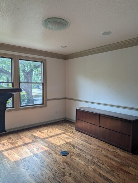 More Photos Of 446 Heights Blvd, Houston Office Residential For Lease