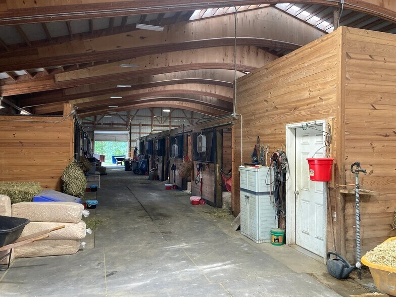 More Photos Of 2442 N Creek Rd, Lake View Horse Stables For Sale