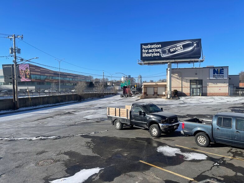 More Photos Of 66 Von Hillern St, Dorchester Showroom For Lease