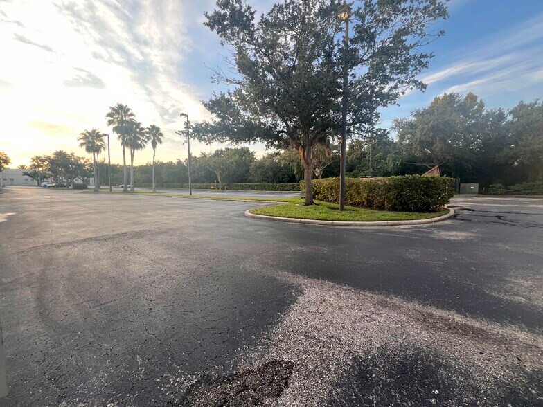 More Photos Of 245 Bellagio Cir, Sanford General Retail For Lease