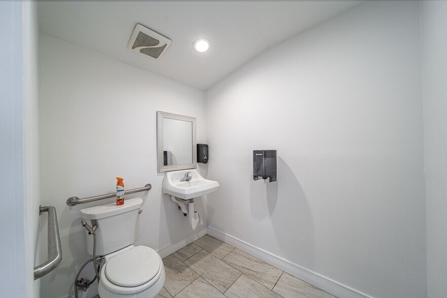 More Photos Of 1230 N Jefferson St, Anaheim Light Distribution For Sale