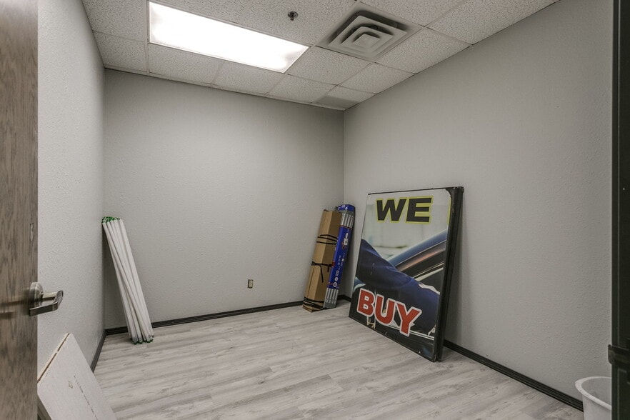 More Photos Of 3500 NW 39th St, Oklahoma City Office For Sale