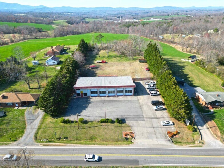 More Photos Of 2841 Old Franklin Tpke, Rocky Mount Auto Repair For Sale