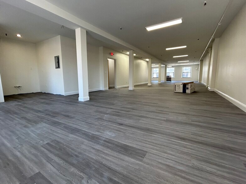 More Photos Of 158 Grand St, Waterbury Office For Sale