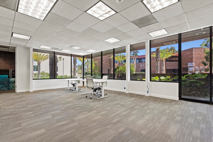 More Photos Of 7 Upper Newport Plaza Dr, Newport Beach Office For Sale