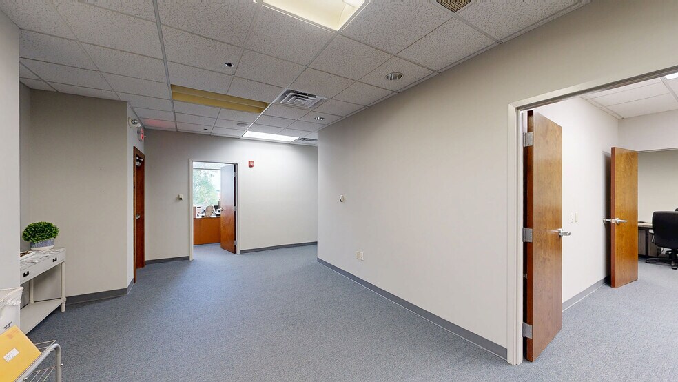 More Photos Of 649 N Lewis Rd, Limerick Medical For Lease