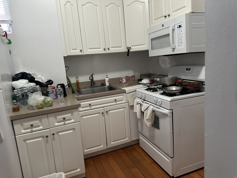 More Photos Of 3060 Steinway St, Astoria Storefront Retail Office For Sale