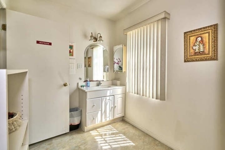 More Photos Of 220 N Oxford Ave, Los Angeles Office Residential For Sale