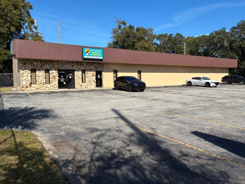 Primary Photo Of 5745 Pershing Ave, Orlando Veterinarian Kennel For Sale