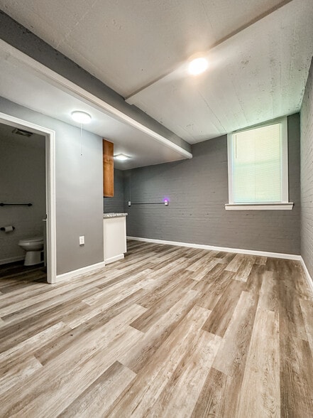 More Photos Of 300 Wilson Ave, Wakefield Sussex Self Storage For Sale