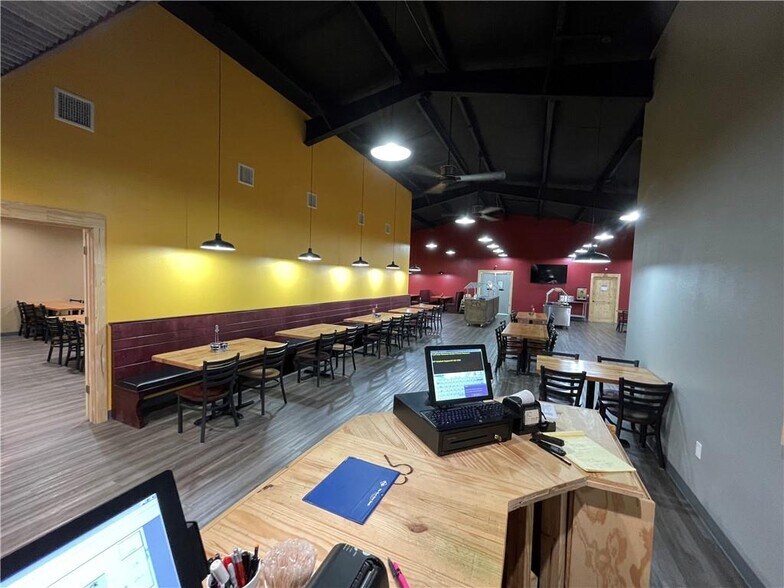 More Photos Of 1002 Victoria, Refugio Restaurant For Sale