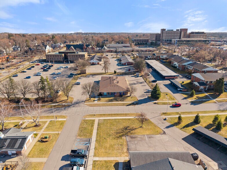 More Photos Of 961-971 Oakwood Dr, Rochester Medical For Lease