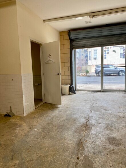 More Photos Of 68 Harrison St, Hoboken Showroom For Lease