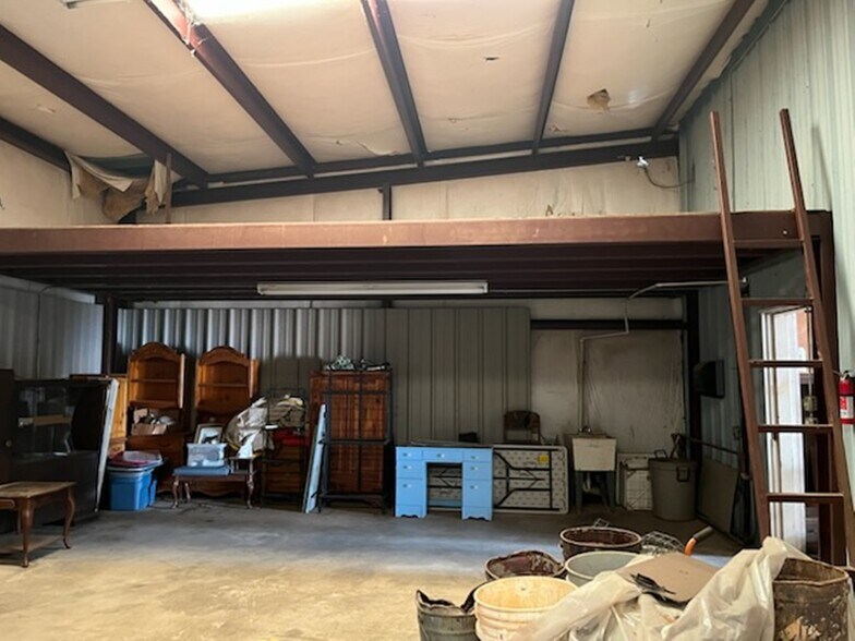 More Photos Of 1205 E Coke Rd, Winnsboro Manufacturing For Sale