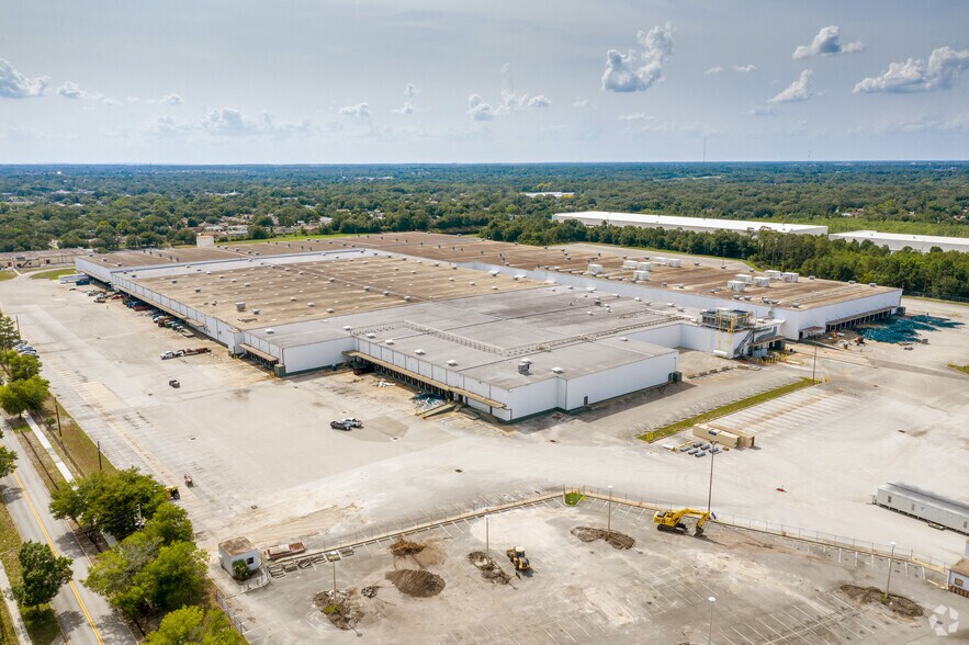 More Photos Of 4401 Seaboard Rd, Orlando Warehouse For Lease