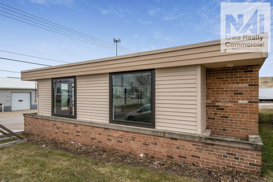 More Photos Of 115 30th Street Dr SE, Cedar Rapids Freestanding For Lease