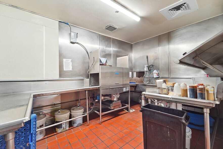 More Photos Of 2133 S Sheridan Blvd, Denver Restaurant For Lease