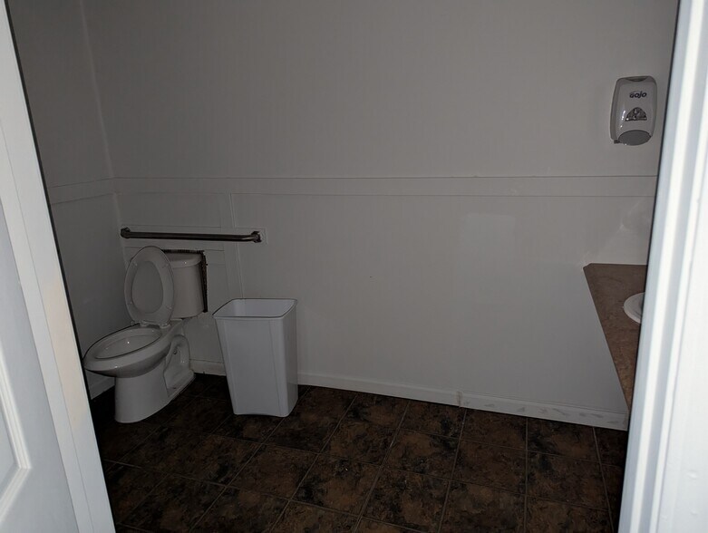 More Photos Of 5402-5412 Covington Hwy, Decatur Unknown For Lease