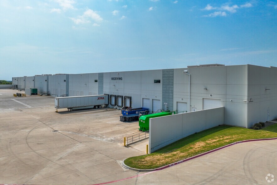 More Photos Of 2910 Telecom Pky, Richardson Manufacturing For Lease