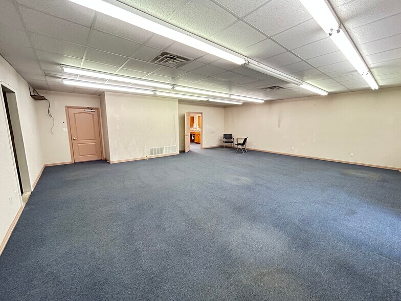 More Photos Of 1610 Posey Ln, Sulphur Springs Office For Sale