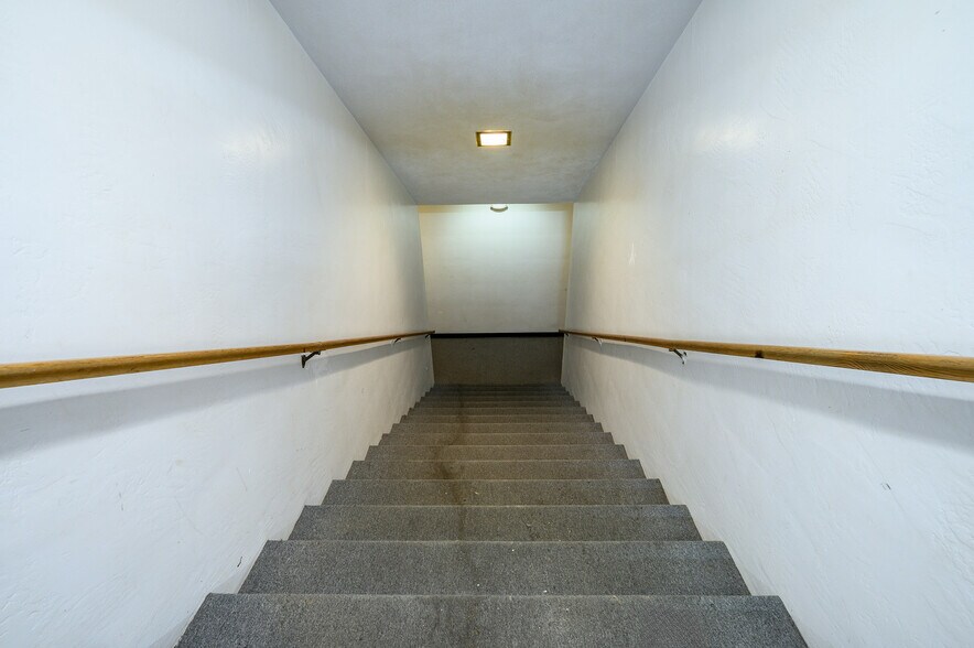 More Photos Of 229 E Monroe St, Carlton Apartments For Sale