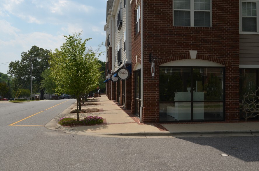 More Photos Of 1410 4th Street Dr NW, Hickory Office For Sale