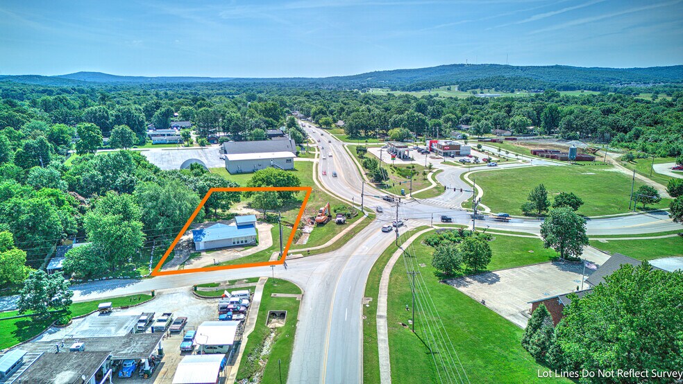 More Photos Of 778 S Happy Hollow Rd, Fayetteville Freestanding For Sale
