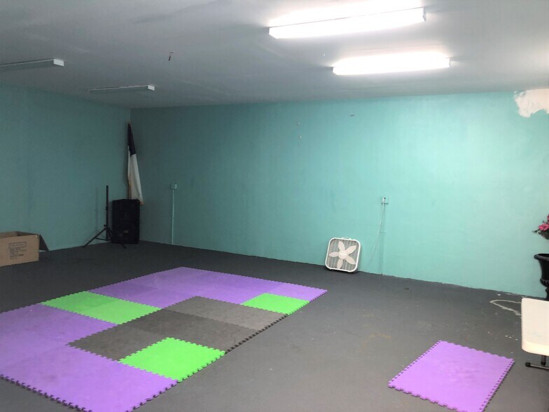 More Photos Of 923 S 21st Ave, Hollywood General Retail For Sale