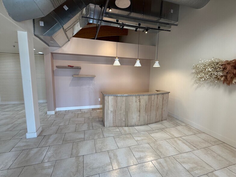 More Photos Of 537 W University Pky, Orem Freestanding For Lease