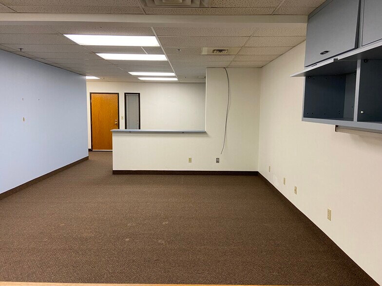 More Photos Of 2525 Nevada Ave N, Golden Valley Light Distribution For Sale