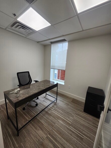 More Photos Of 121 W Washington St, Charles Town Office For Lease